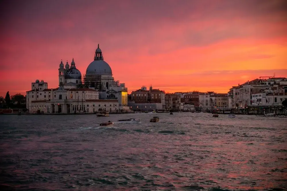 Luxury Escape Venice Boat Tour in the Venetian Lagoon 28 (1)